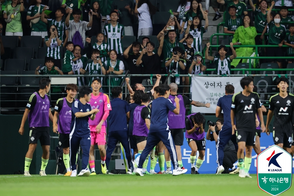 전북 현대가 막강한 2선 자원을 구축했다. 송민규와 문선민, 여기에 겨울에 입단해 재활을 이어가던 권창훈이 전북 데뷔전에 결승골을 터뜨렸다. 여름에 합류한 이승우, 안드리고까지 K리그 최강 2선이 구축됐다. 한국프로축구연맹