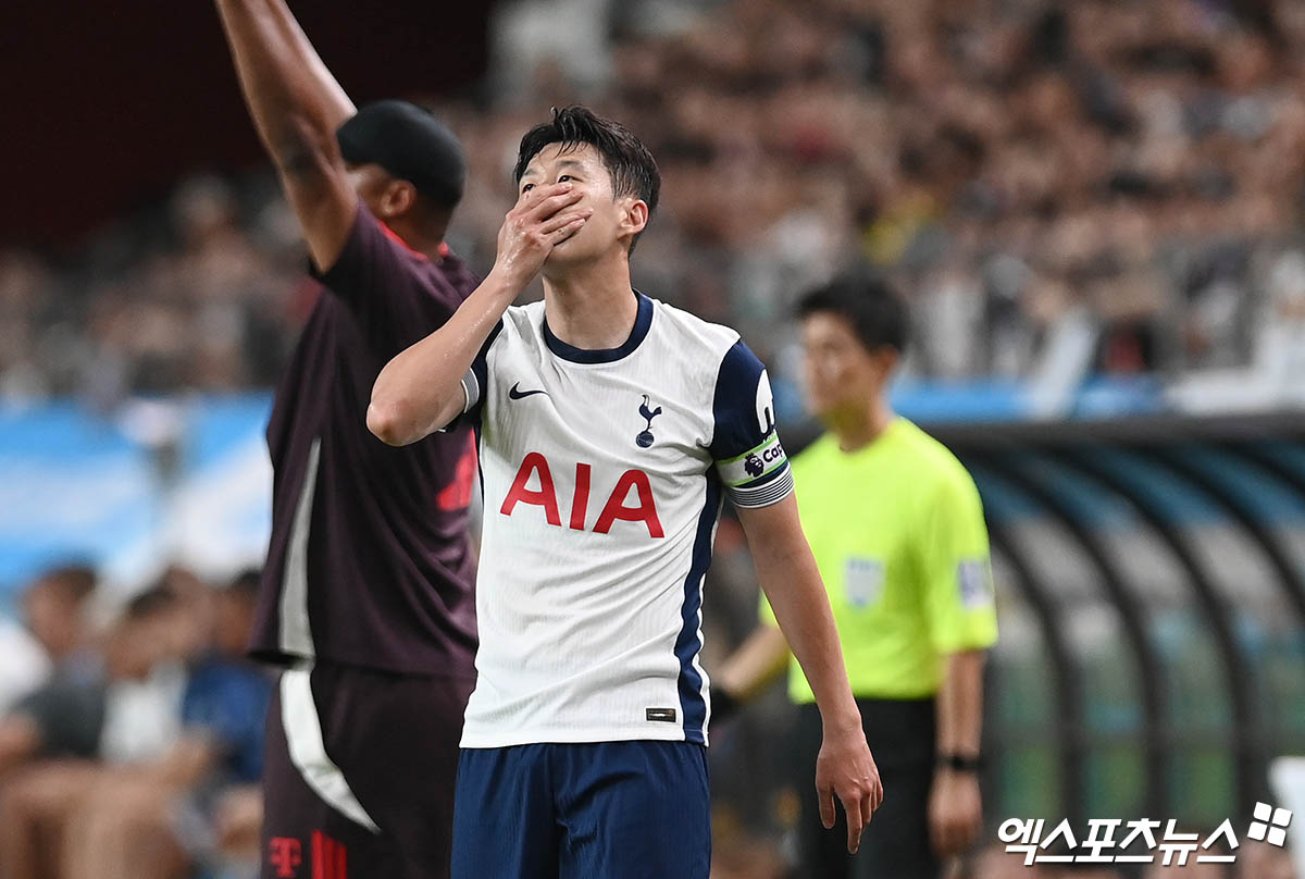 영국 매체 '기브미스포츠'는 17일(한국시간) 그동안 토트넘에서 등번호 7번을 달고 뛰었던 선수들의 순위를 1위부터 9위까지 매겼다. 매체는 평가 기준으로 토트넘에서 얼마나 오랫동안 꾸준히 뛰었는지, 얼마나 많은 공격 포인트를 기록했는지, 그리고 상대 수비수들에게 얼마나 위협적이었는지를 뒀다고 설명했다. 손흥민이 1위에 올랐는데 토트넘 역대 최고의 공격수 중 한 명으로 꼽혔지만, 우승이 없는 것이 흠이라고 밝혔다. 엑스포츠뉴스DB