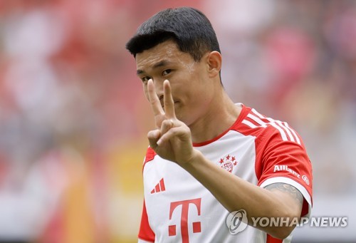 영국 현지 매체의 선택은 손흥민이었다. 손흥민이 한국 축구를 대표하는 아이콘으로 떠오른 이후 오랫동안 이어지고 있는 손흥민과 차범근, 그리고 박지성을 두고 우열을 가리는 이른바 '손·차·박 논쟁'에서 손흥민이 우위를 점했다. 박지성의 뒤로는 김민재, 이영표, 홍명보, 기성용, 황선홍, 이동국, 설기현 등 한국 축구를 대표했던 선수들이 이름을 올렸다. 사진 연합뉴스