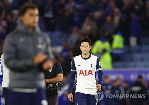 영국 매체 HITC에 따르면 전 토트넘 홋스퍼 미드필더 제이미 오하라는 손흥민의 경기력을 지적했다. 손흥민은 20일 1-1 무승부로 끝난 레스터 시티와의 2024-25시즌 프리미어리그 개막전에서 선발로 나왔지만 유효슈팅을 1개도 기록하지 못하고 후반 추가시간에 교체됐다. 연합뉴스