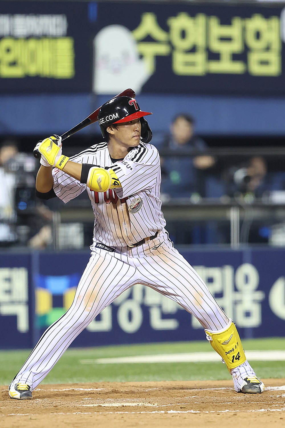 LG 내야수 송찬의는 20일 잠실구장에서 열린 '2024 신한 SOL Bank KBO 리그' SSG와 주중 3연전 첫 번째 경기에서 9번타자 좌익수로 선발 출전했다. 염경엽 LG 감독은 송찬의에게 일주일간 기회를 주려 한다. LG 트윈스 