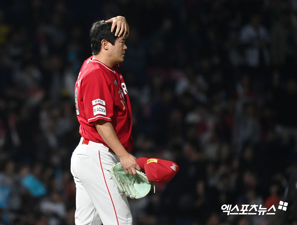 SSG 투수 노경은은 20일 잠실구장에서 열린 '2024 신한 SOL Bank KBO 리그' LG와 주중 3연전 첫 번째 경기를 맞대결에서 구원 등판했다. 1이닝 2실점으로 흔들려 패전 투수가 됐다. 엑스포츠뉴스 DB