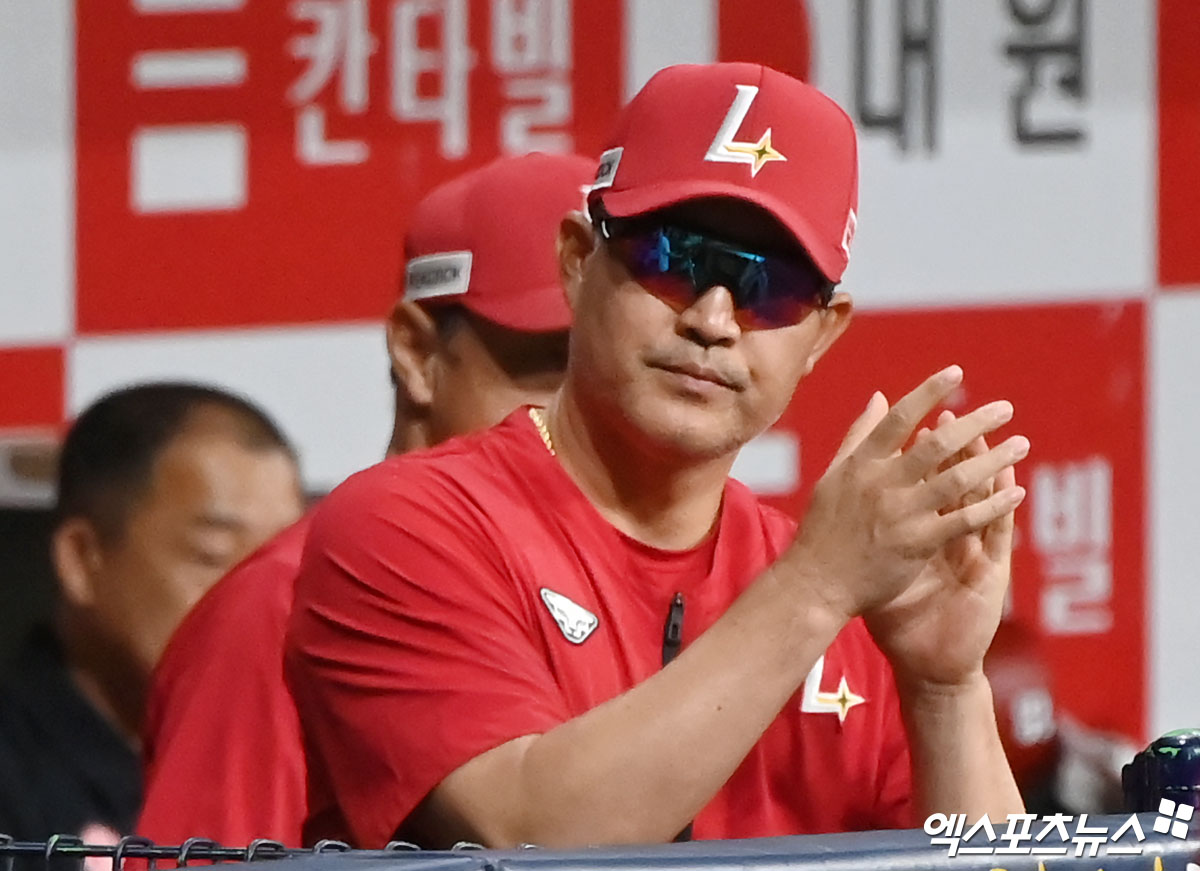 이숭용 SSG 감독은 21일 잠실구장에서 열릴 '2024 신한 SOL Bank KBO 리그' LG와 주중 3연전 두 번째 경기를 앞두고 선발 라인업을 발표했다. 이날 SSG는 상대 선발 임찬규를 대비해 왼손 타자를 대거 배치했다. 엑스포츠뉴스 DB