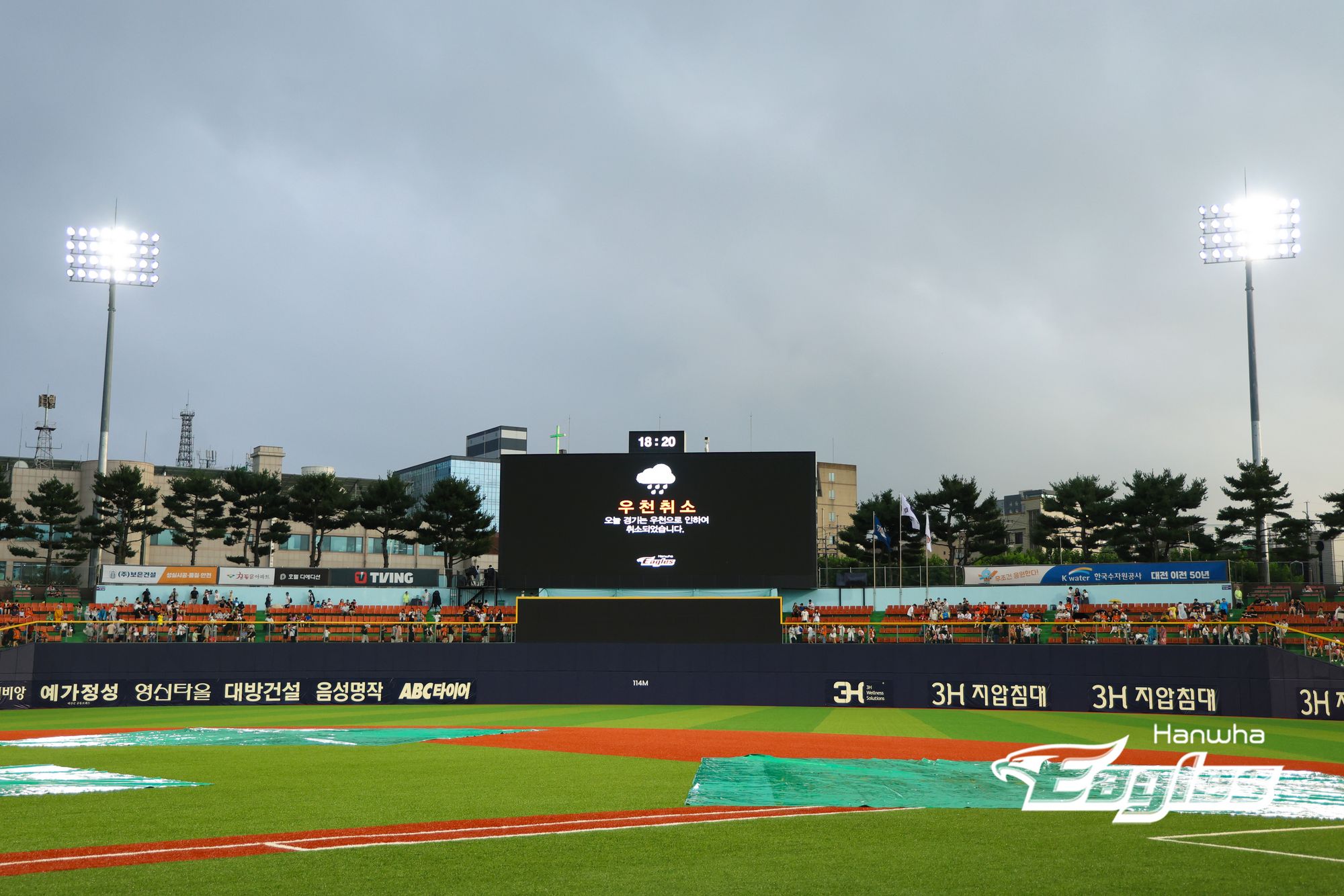 22일 충북 청주야구장에서 열릴 예정이었던 2024 신한 SOL Bank KBO리그 NC 다이노스와 한화 이글스의 팀 간 13차전은 우천으로 취소됐다. 이날 취소된 경기는 추후 편성된다. 한화 이글스