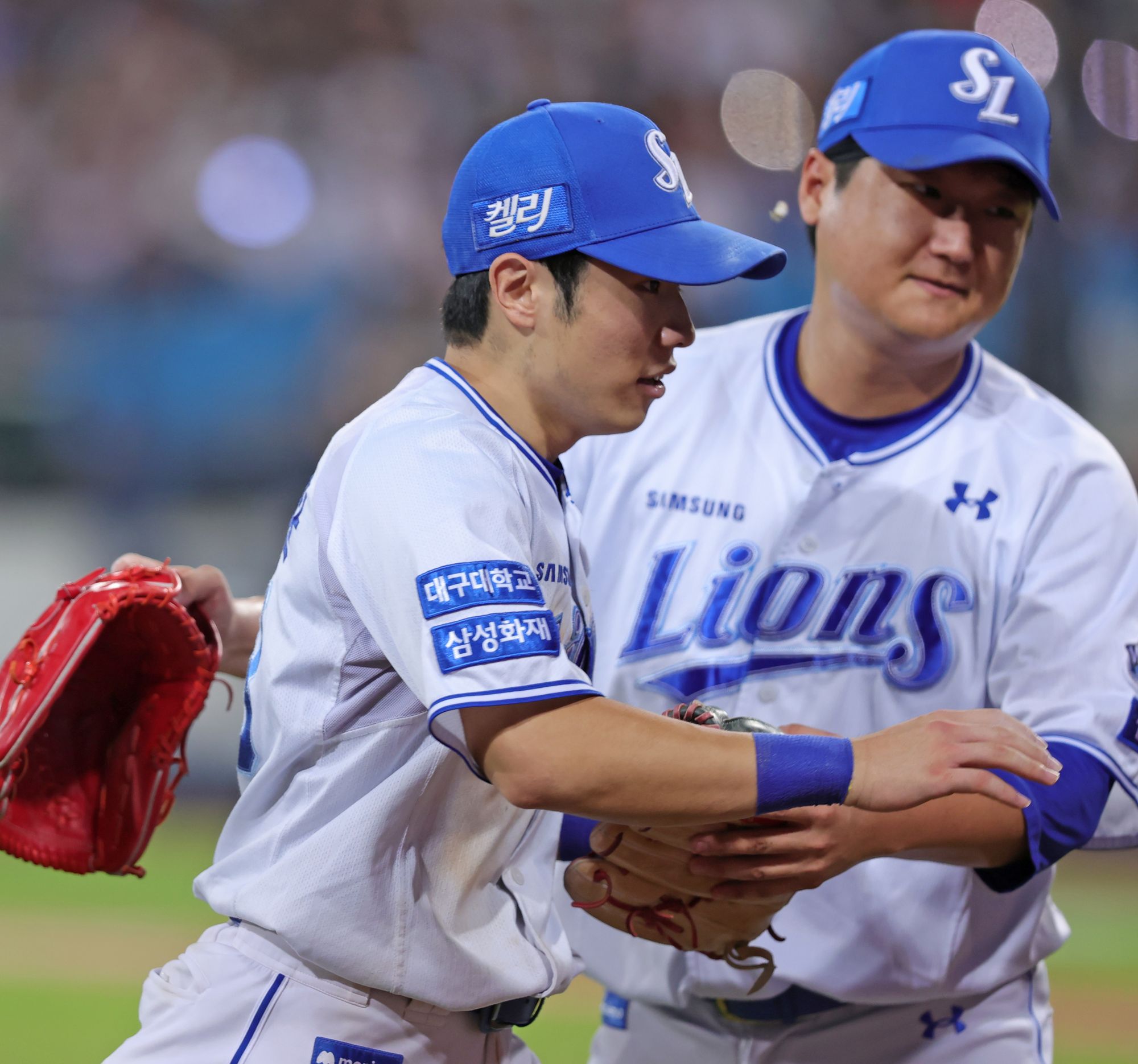 삼성 라이온즈 외야수 김지찬이 23일 대구 삼성 라이온즈파크에서 열린 2024 신한 SOL Bank KBO리그 롯데 자이언츠와의 팀 간 12차전에서 7회초 수비 때 정훈의 장타성 타구를 호수비와 함께 잡아내며 팀 승리에 힘을 보탰다. 사진 삼성 라이온즈