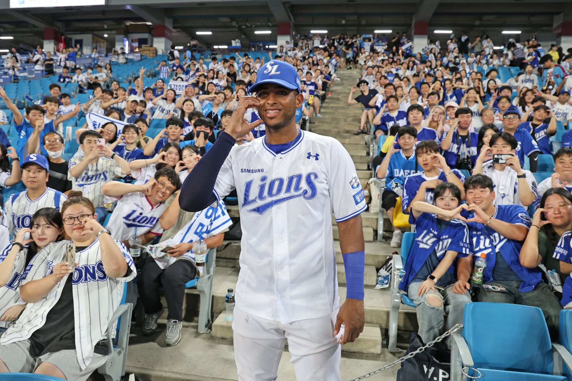 삼성 라이온즈 외국인 타자 르윈 디아즈가 23일 대구 삼성라이온즈파크에서 열린 2024 신한 SOL Bank KBO리그 롯데 자이언츠와의 팀 간 12차전에 4번 지명타자로 선발출전, 4타수 2안타 1홈런 2타점 2득점을 기록하며 팀 승리를 견인했다. 사진 삼성 라이온즈