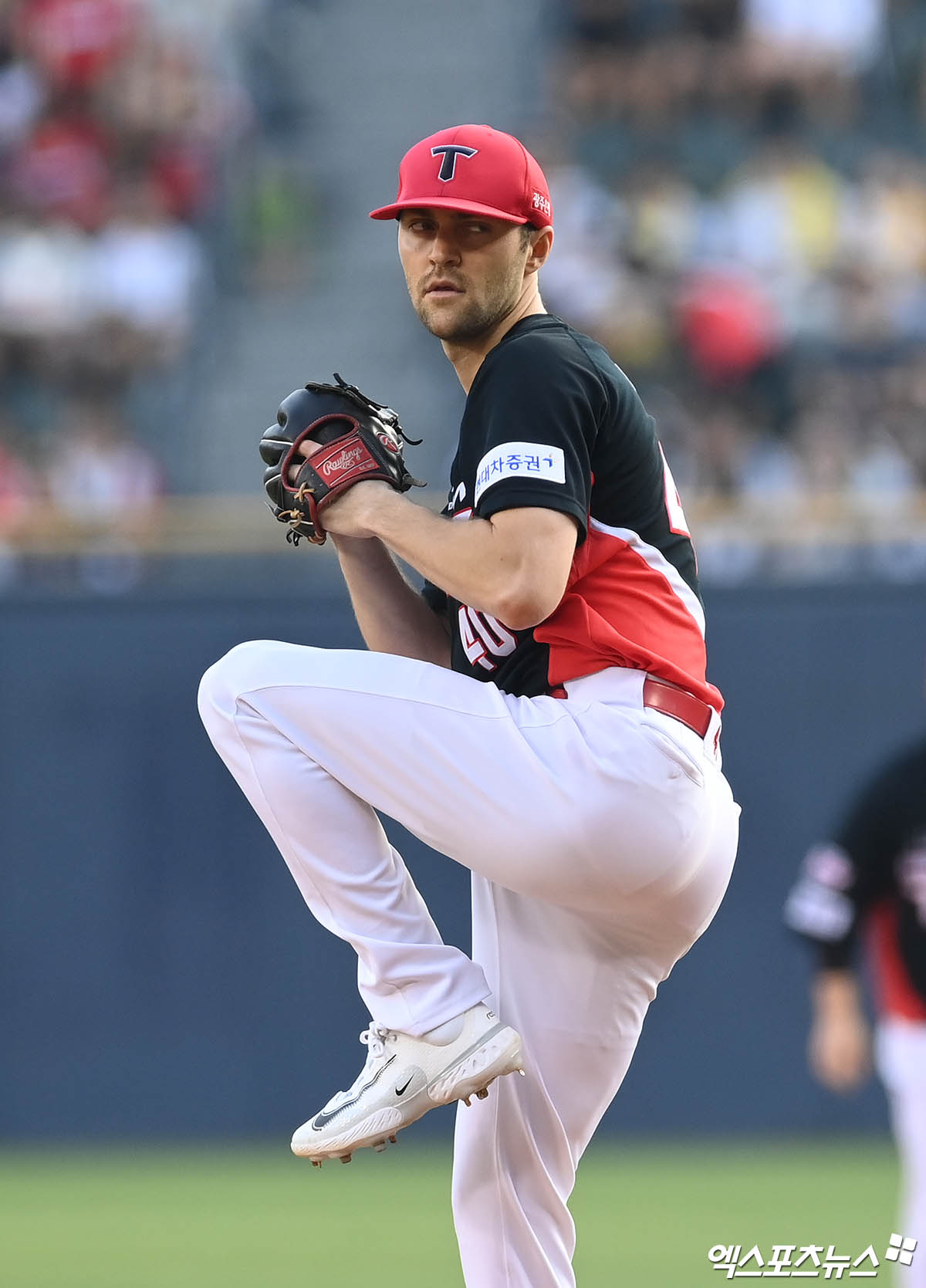 KIA 투수 네일은 24일 NC파크에서 열린 '2024 신한 SOL Bank KBO 리그' NC와 주말 3연전 두 번째 경기에서 선발 등판했다. 5이닝 무실점 호투했지만, 6회말 데이비슨의 직선타에 턱을 맞으며 교체됐다. 네일은 현재 병원 검진할 예정이다. 엑스포츠뉴스 DB