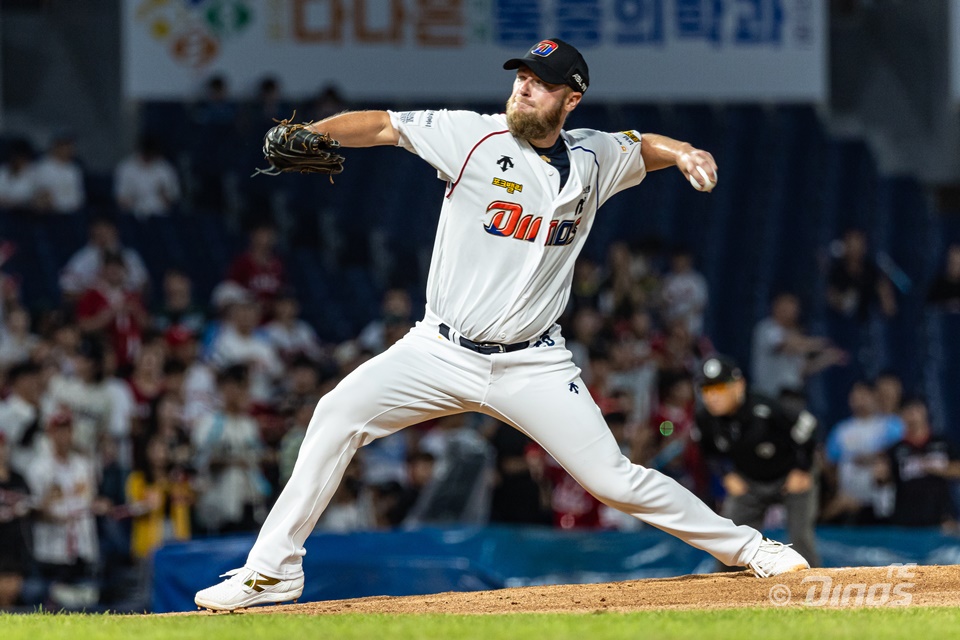 NC 투수 요키시는 25일 창원 NC파크에서 열린 '2024 신한 SOL Bank KBO 리그' KIA와 주말 3연전 마지막 경기에서 선발 등판했다. 이날 5⅓이닝 2실점으로 호투해 지난해 5월 31일 대전 한화전 이후 452일 만에 승리 투수가 됐다. NC 다이노스