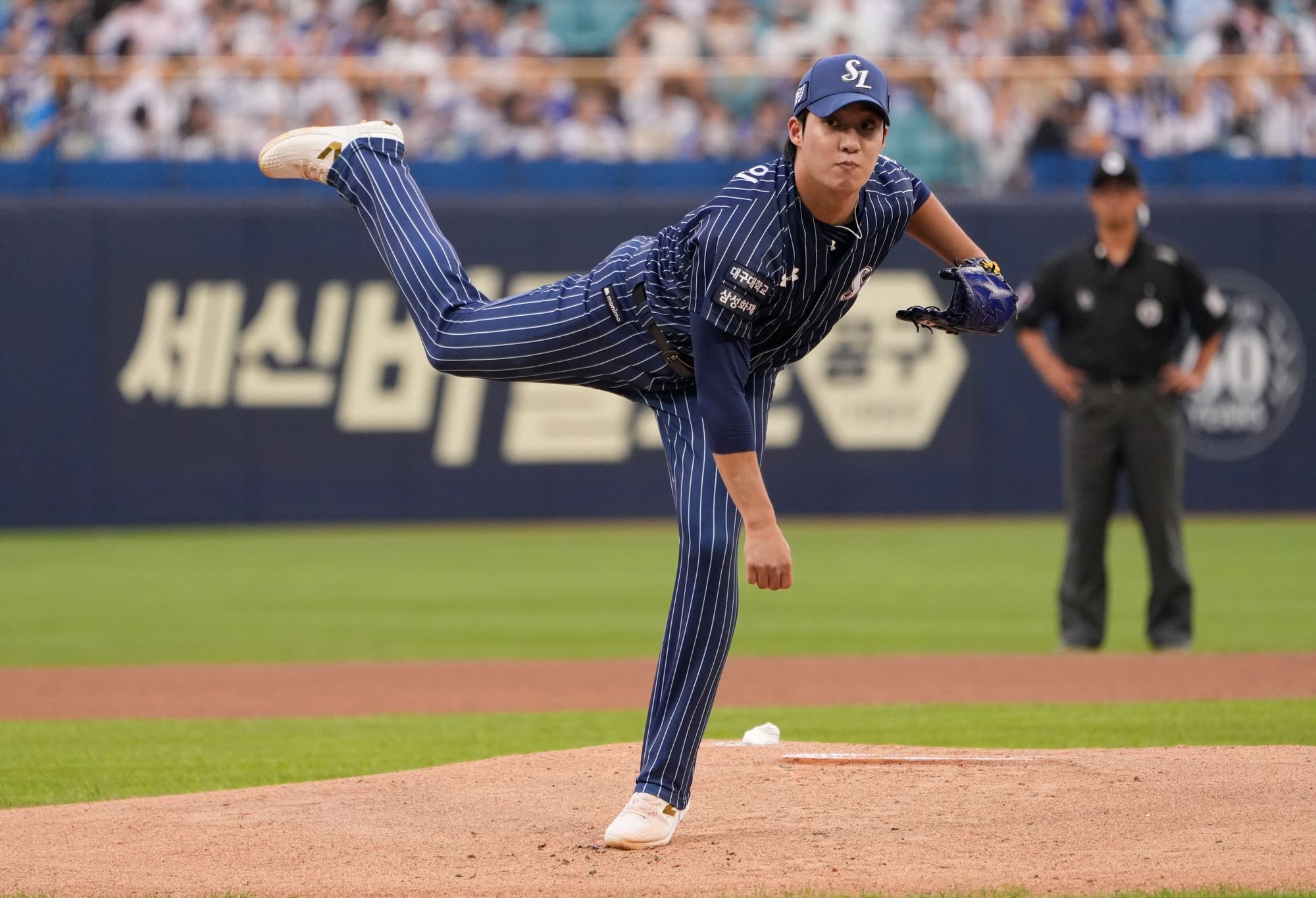 삼성 라이온즈 에이스 원태인이 25일 대구 삼성라이온즈파크에서 열린 2024 신한 SOL Bank KBO리그 롯데 자이언츠와의 팀 간 14차전에 선발등판, 5이닝 7피안타 3피홈런 1탈삼진 5실점을 기록했다. 타선의 넉넉한 득점 지원 속에 시즌 13승을 수확, 리그 다승 부문 단독 1위로 올라섰다. 사진 삼성 라이온즈