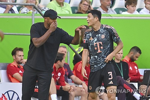 독일 매체 키커가 29일(한국시간) 뮌헨 보드진이 현재 문제의 포지션인 중앙 수비진에 대한 평가를 전하면서 김민재가 여전히 뮌헨 스타일에 다 적응하지 못했다고 보도했다. 연합뉴스