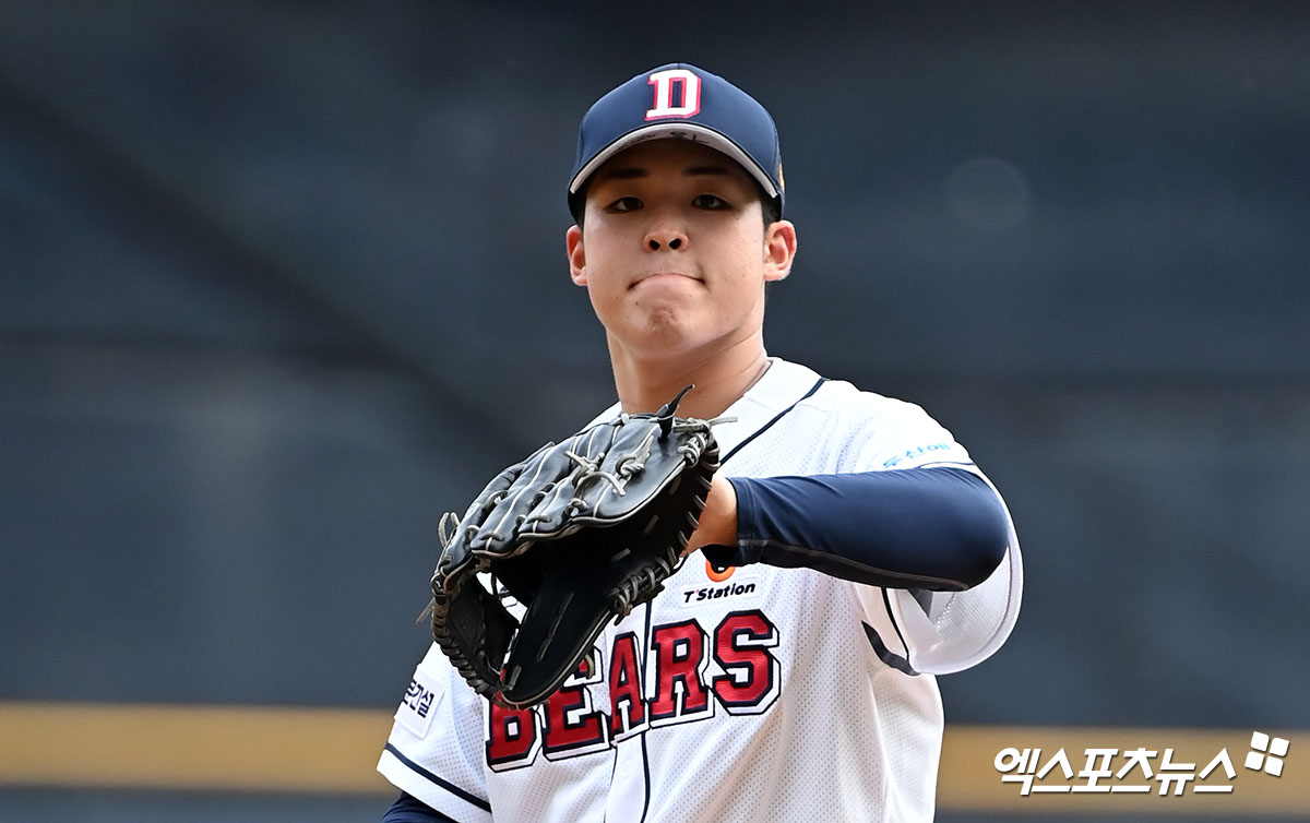 두산은 27일 창원 NC파크에서 열린 '2024 신한 SOL Bank KBO 리그' NC와 주중 3연전을 앞두고 투수 시라카와 케이쇼의 시즌 아웃을 발표했다. 브랜든의 복귀가 불투명한 상황이라 선발진 운영과 순위 싸움에 빨간불이 켜졌다. 엑스포츠뉴스 DB