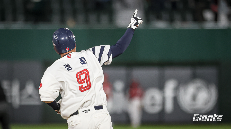 롯데 내야수 정훈은 29일 사직구장에서 열릴 '2024 신한 SOL Bank KBO 리그' 한화와 주중 3연전 마지막 경기에서 7번 지명타자로 선발 출전한다. 롯데 자이언츠