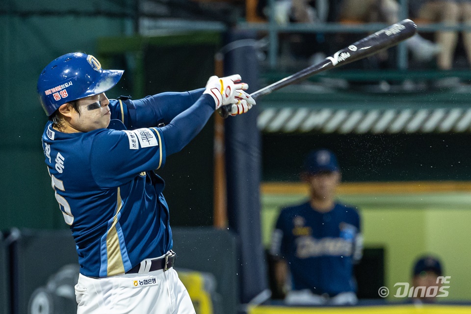 NC 외야수 권희동은 1일 인천 SSG랜더스필드에서 열린 '2024 신한 SOL Bank KBO 리그' SSG와 팀 간 제14차전에서 4번타자 좌익수로 선발 출전했다. 6회초 데이비슨에 뒤를 이어 2타자 연속 홈런을 만들며 공격에 활력을 불어넣었다. NC 다이노스