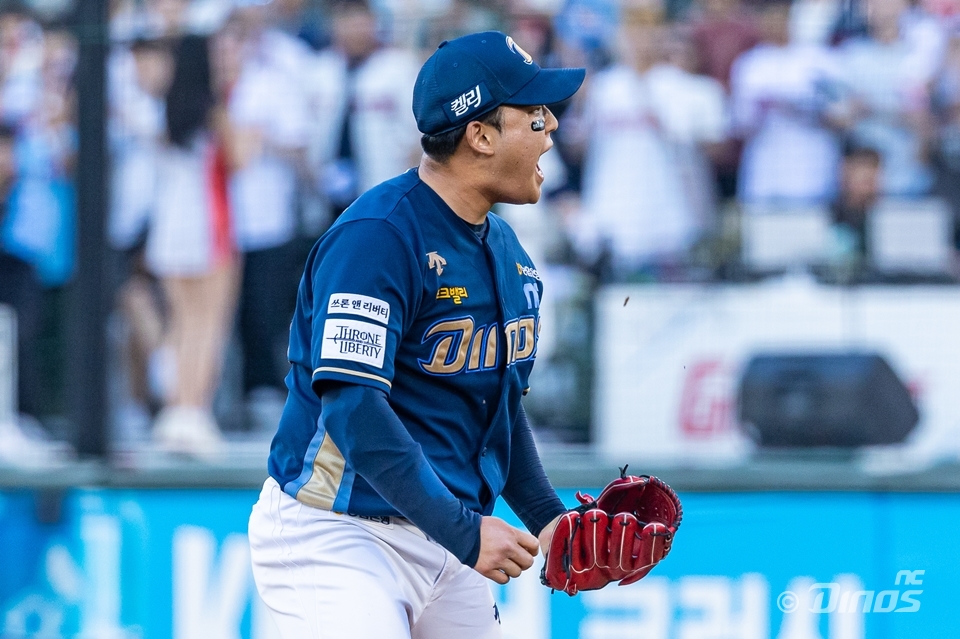 NC 투수 신민혁은 지난달 31일 SSG랜더스필드에서 열린 '2024 신한 SOL Bank KBO 리그' SSG와 팀 간 제13차전을 끝으로 시즌을 마무리했다. 그는 팔꿈치 뼛조각 수술을 받으며 다음 시즌을 준비한다. NC 다이노스