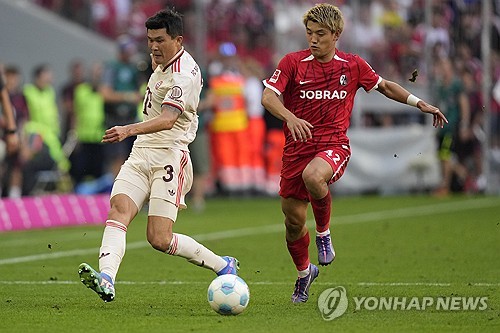 김민재는 2일(한국시간) 알리안츠 아레나에서 열린 바이에른 뮌헨과 SC프라이부르크 간의 2024-25시즌 분데스리가 2라운드에서 선발 풀타임을 소화하며 2-0 승리를 이끌었다. 경기 후 TZ를 비롯해 몇몇 매체들은 김민재를 칭찬했지만 독일 유력지 빌트는 김민재에게 또 혹평을 쏟아냈다. 연합뉴스