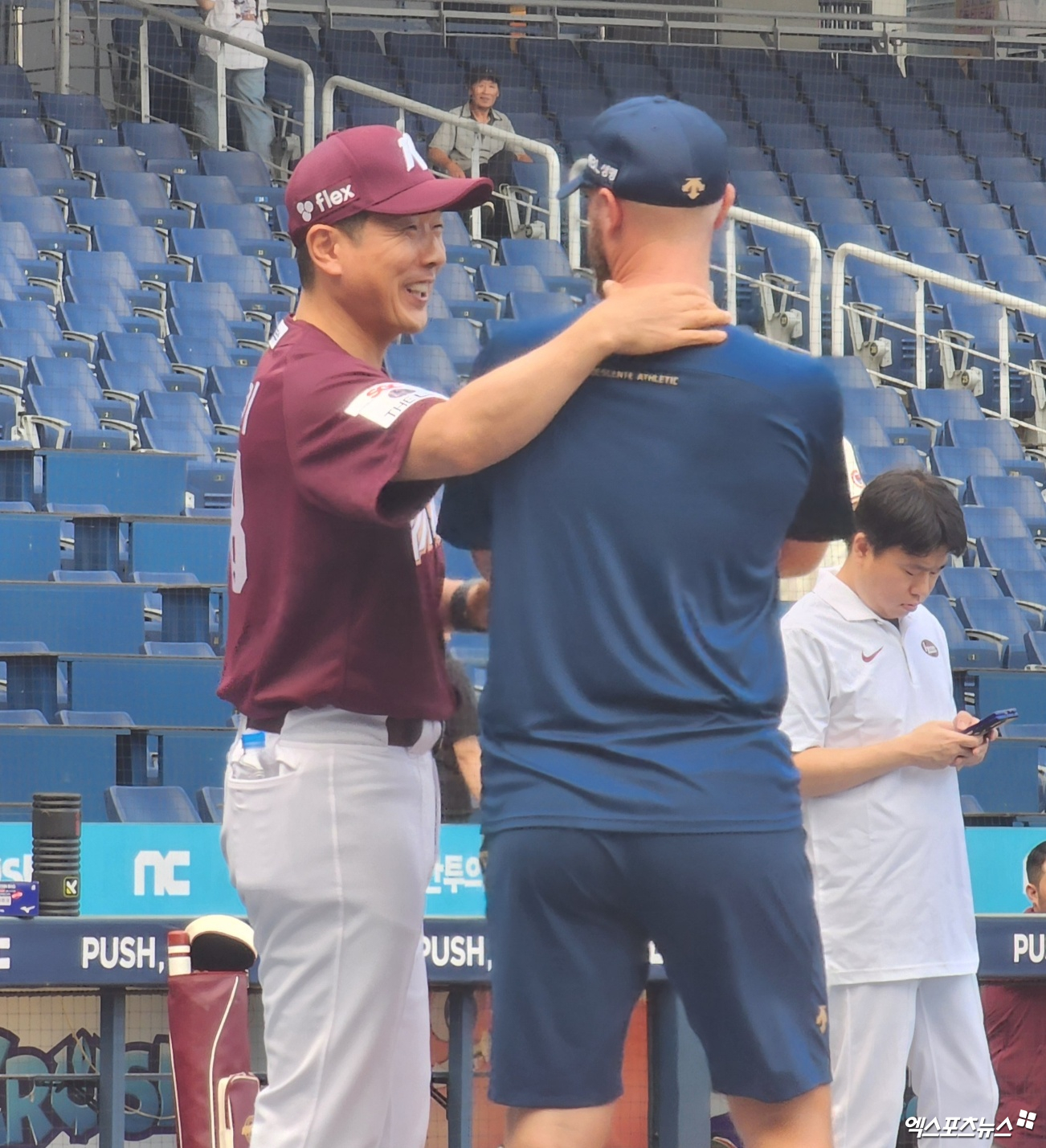 키움 선수단은 3일 창원 NC파크에서 열릴 '2024 신한 SOL Bank KBO 리그' NC와 주중 3연전 첫 경기를 앞두고 전 동료였던 NC 투수 에릭 요키시를 만났다. 창원, 박정현 기자