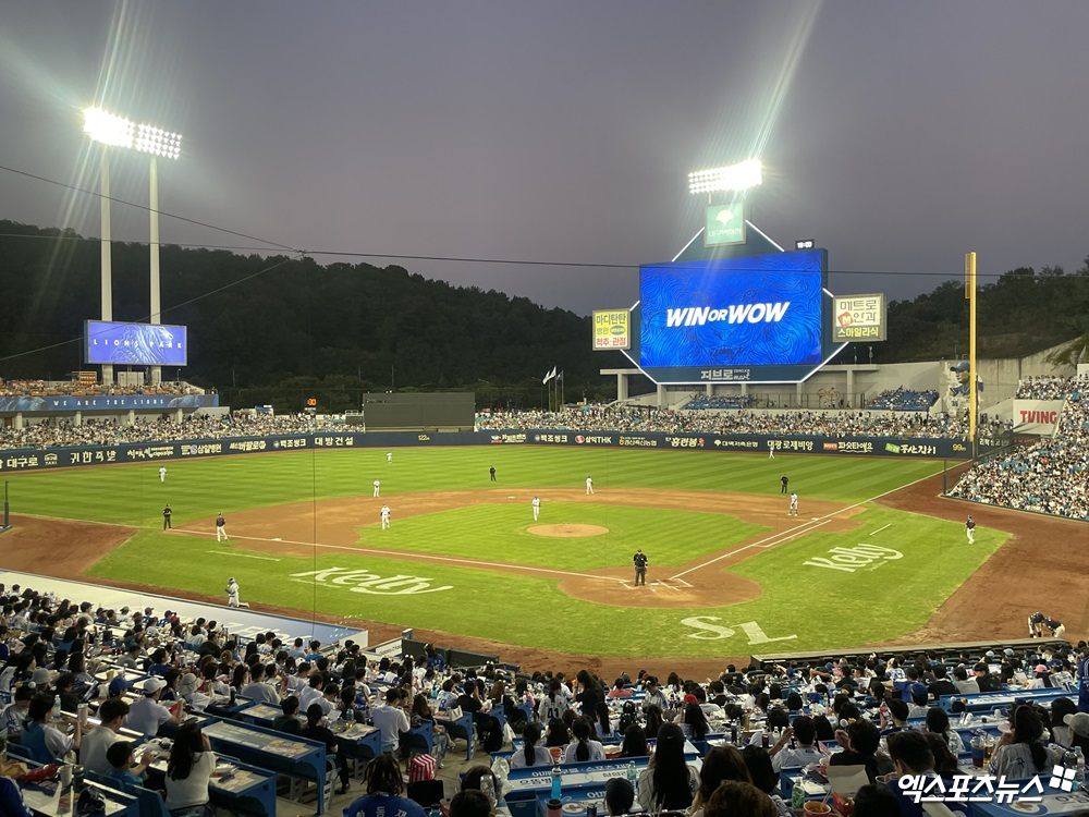 3일 대구 삼성라이온즈파크에서 열린 삼성 라이온즈와 롯데 자이언츠의 경기가 매진됐다. 라이온즈파크 개장 후 공휴일 제외 첫 평일 경기 매진이다. 대구, 최원영 기자