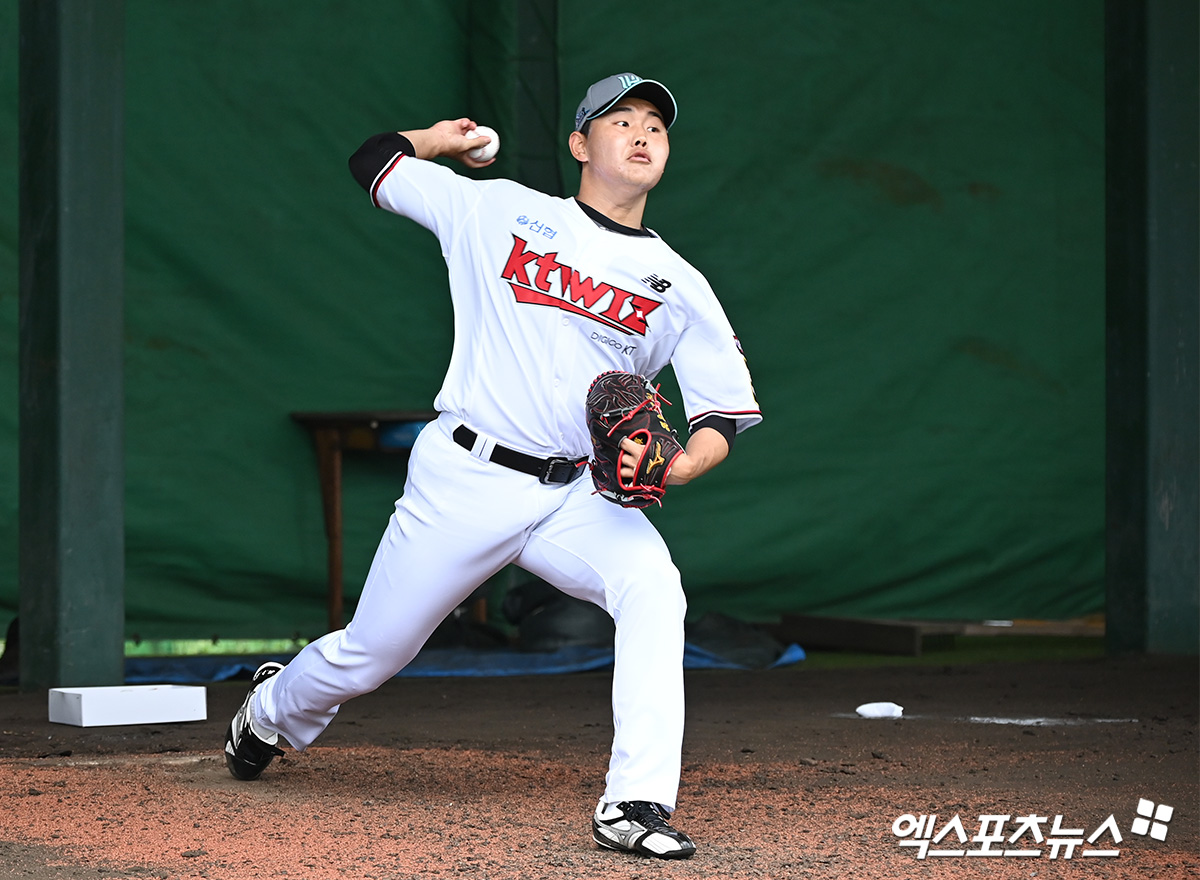 KT 투수 소형준은 4일 함평야구장에서 열린 '2024 메디힐 KBO 퓨처스리그' KIA전에 선발 등판했다. 89일 만에 마운드에 올라 1이닝 무실점을 기록하며 투구 감각을 조율했다. 엑스포츠뉴스 DB