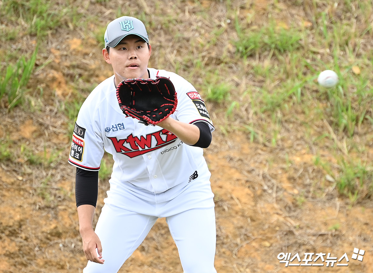 KT 투수 소형준은 4일 함평야구장에서 열린 '2024 메디힐 KBO 퓨처스리그' KIA전에 선발 등판했다. 89일 만에 마운드에 올라 1이닝 무실점을 기록하며 투구 감각을 조율했다. 엑스포츠뉴스 DB