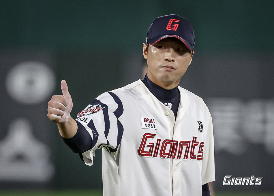 롯데 투수 구승민은 4일 사직구장에서 열린 '2024 신한 SOL Bank KBO 리그' KT와 팀 간 14차전 경기에서 구원 등판했다. 1이닝 무실점을 기록하며 시즌 9번째 홀드를 챙겼다. 롯데 자이언츠