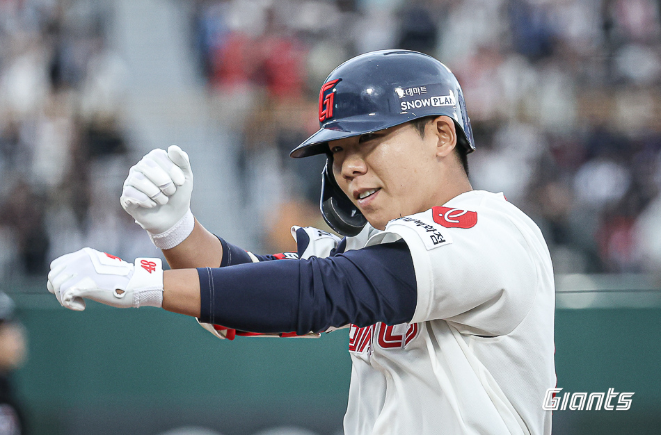 롯데 외야수 이정훈은 4일 사직구장에서 열린 '2024 신한 SOL Bank KBO 리그' KT와 팀 간 14차전 경기에서 7회말 대타로 출전했다. 1타점 적시타를 터트려 팀 승리에 힘을 보탰다. 롯데 자이언츠