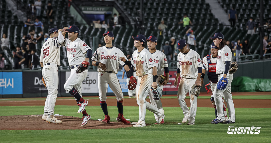 롯데는 4일 사직구장에서 열린 '2024 신한 SOL Bank KBO 리그' KT와 팀 간 14차전 경기에서 7-5로 승리했다. 리그 7위 롯데는 리그 5위 KT를 경기 차 '2'로 바짝 추격했다. 롯데 자이언츠