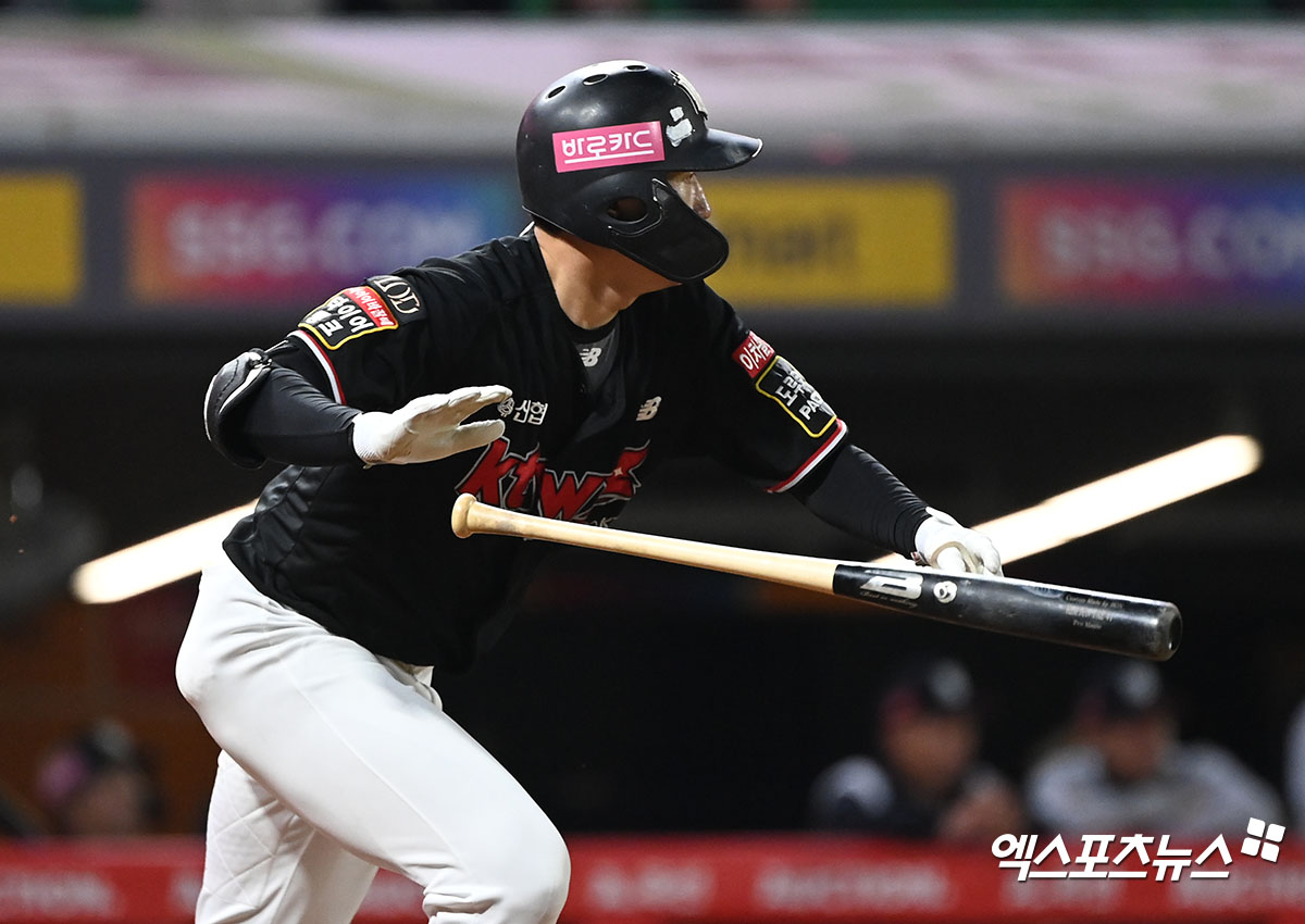 KT 외야수 김민혁은 5일 사직구장에서 열린 '2024 신한 SOL Bank KBO 리그' 롯데와 팀 간 15차전 맞대결에서 2번타자 좌익수로 선발 출전했다. 경기 중 왼쪽 햄스트링 통증을 느껴 대수비로 교체됐다. 엑스포츠뉴스 DB