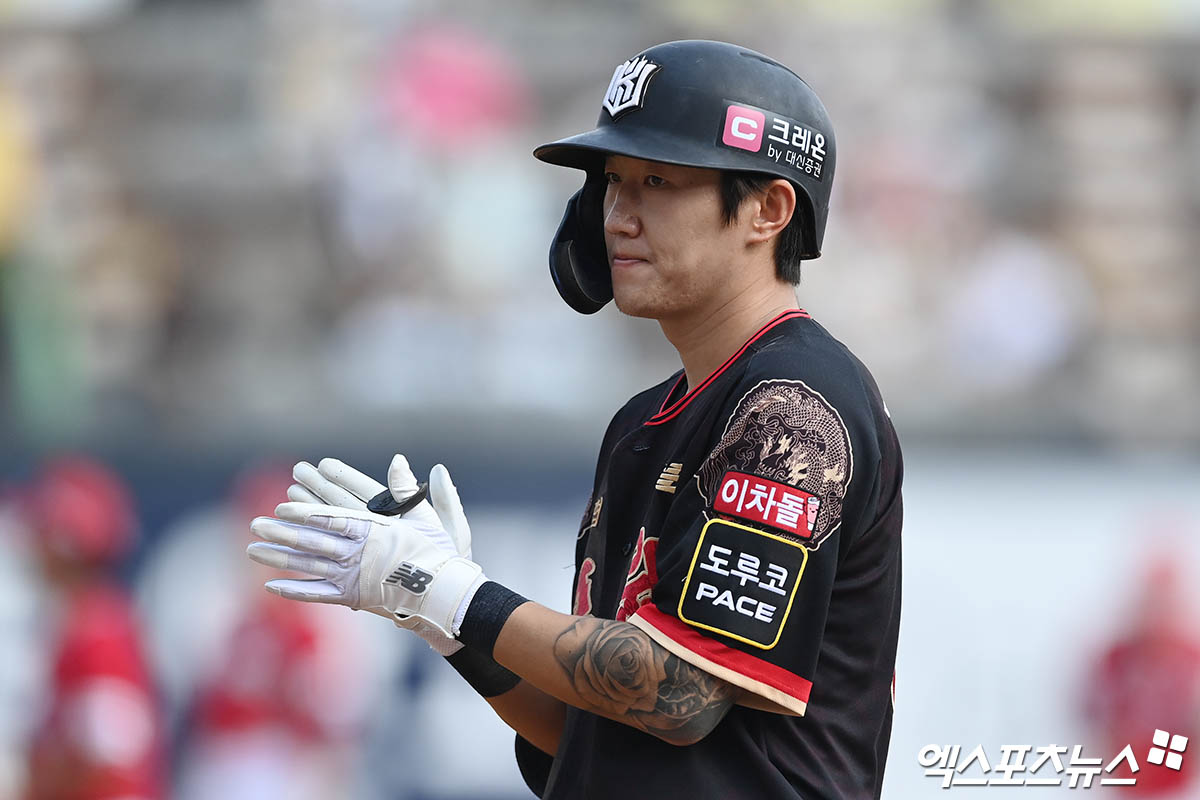 KT 외야수 김민혁은 5일 사직구장에서 열린 '2024 신한 SOL Bank KBO 리그' 롯데와 팀 간 15차전 맞대결에서 2번타자 좌익수로 선발 출전했다. 경기 중 왼쪽 햄스트링 통증을 느껴 대수비로 교체됐다. 엑스포츠뉴스 DB