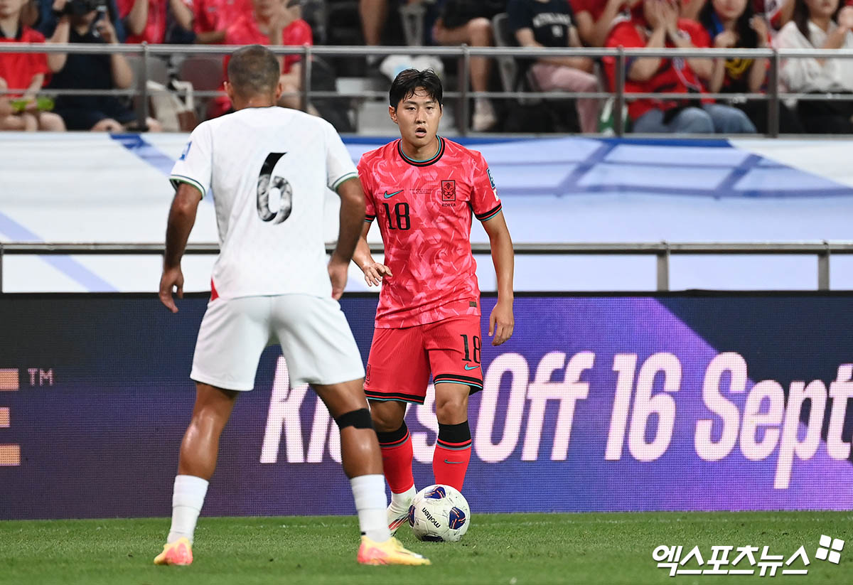 5일 오후 서울월드컵경기장에서 열린 '2026 FIFA 북중미 월드컵' 아시아 3차 예선 대한민국과 팔레스타인의 경기, 대한민국 이강인이 드리블을 하고 있다.  엑스포츠뉴스 박지영 기자