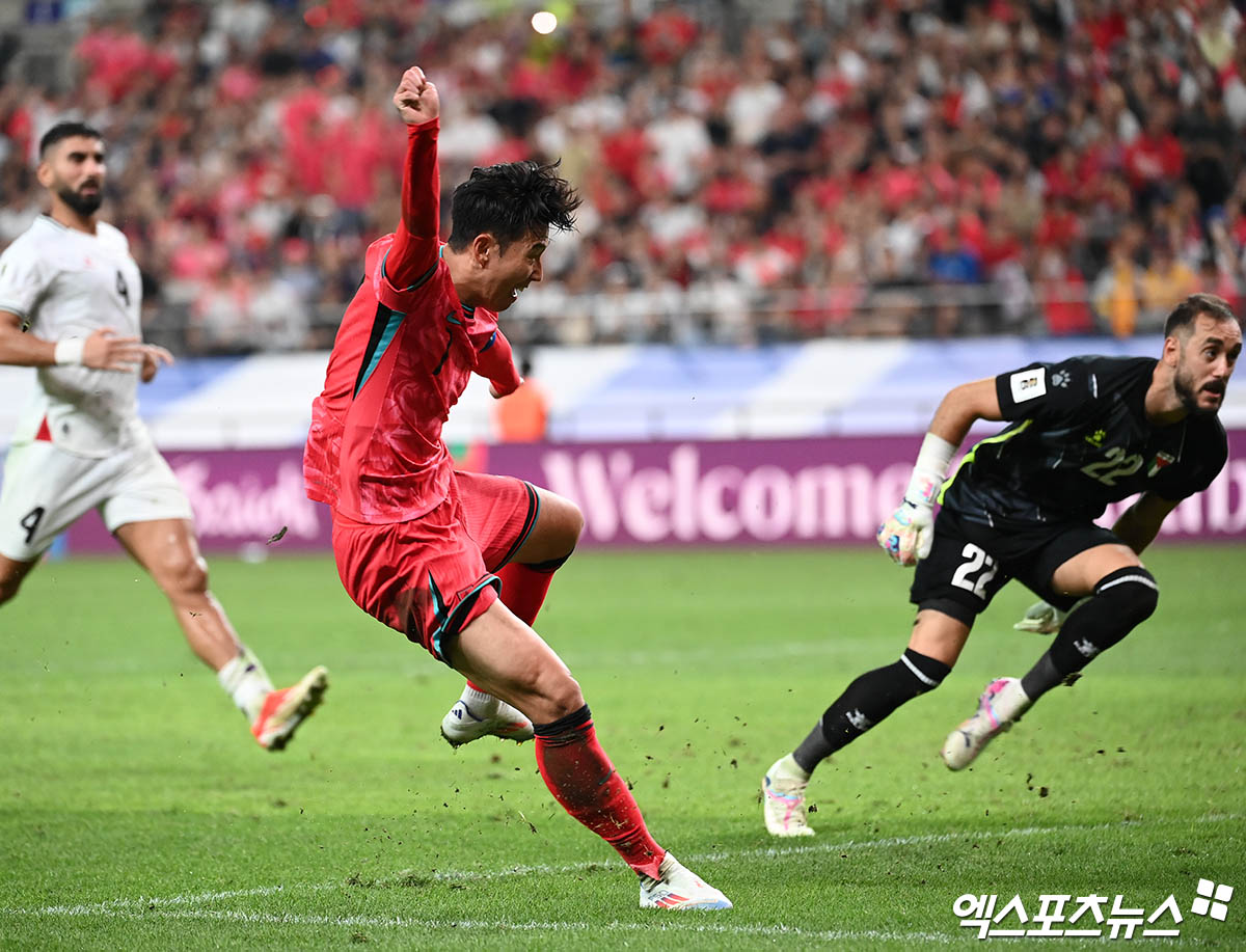 5일 오후 서울월드컵경기장에서 열린 '2026 FIFA 북중미 월드컵' 아시아 3차 예선 대한민국과 팔레스타인의 경기, 대한민국 손흥민이 슛을 시도하고 있다.  박지영 기자