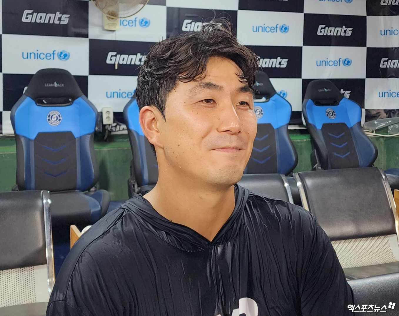 KT 투수 조이현은 5일 사직구장에서 열린 '2024 신한 SOL Bank KBO 리그' 롯데와 팀 간 15차전 맞대결에서 선발 등판했다. 이날 5이닝 1실점으로 호투하며 팀 승리의 발판을 만들었다. 동시에 시즌 첫 번째 승리를 챙겼다. 사직, 박정현 기자