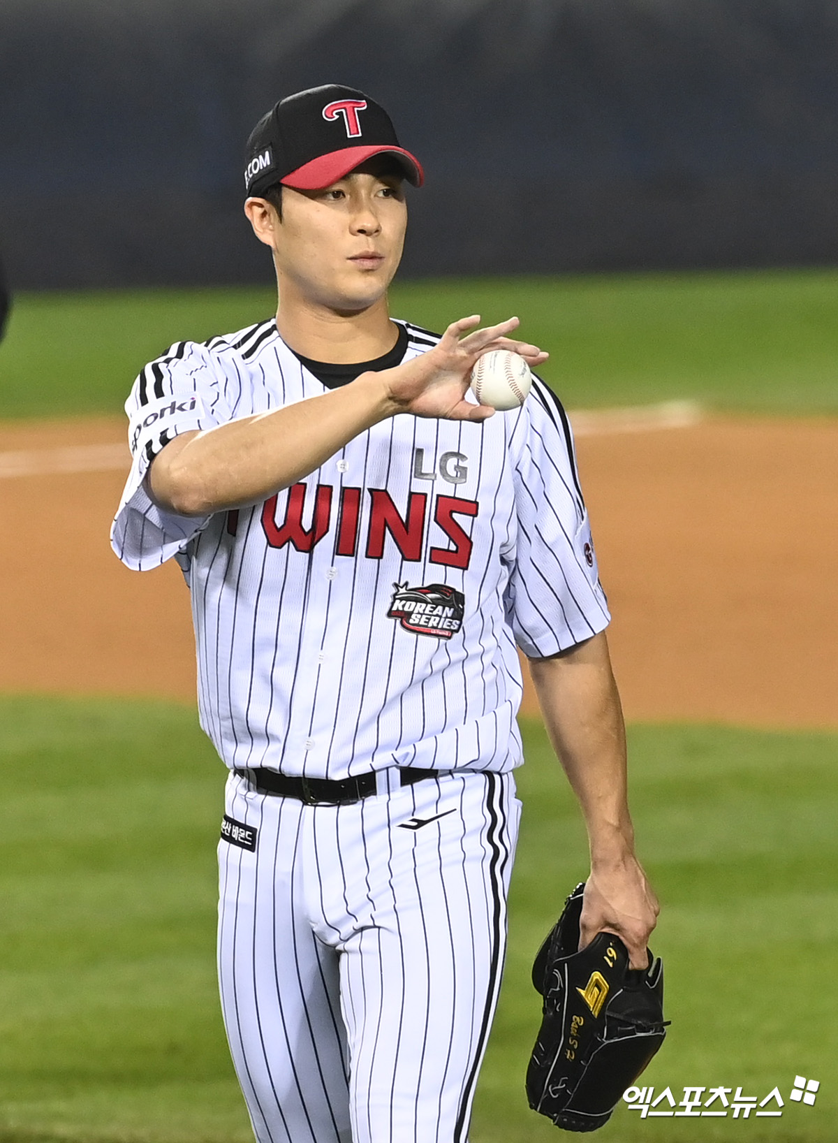 LG 투수 백승현은 7일 잠실구장에서 열린 '2024 신한 SOL Bank KBO 리그' 한화와 팀 간 14차전 경기에서 구원 등판했다. 홈런을 내주는 등 1이닝 2실점 했지만, 최고 구속을 150㎞까지 끌어올려 눈길을 끌었다. 엑스포츠뉴스 DB