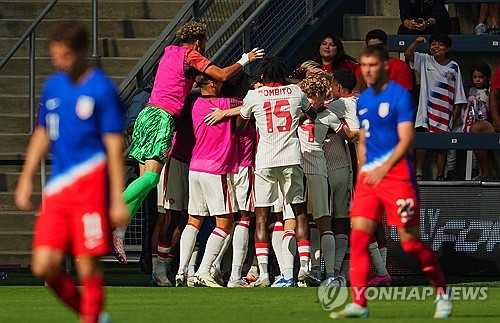 올 상반기 대한축구협회와 축구대표팀 감독직 협상을 했으나 사인에 실패한 제시 마쉬 캐나다 축구대표팀 감독이 67년 만에 미국 원정에서 승리를 거뒀다. 마쉬 감독이 이끄는 캐나다는 8일 미국 캔자스주 캔자스시티의 칠드런스 머시 파크에서 열린 친선 경기에서 미국을 2-1로 제압했다. 1957년 스웨덴 월드컵 예선 이후 첫 미국 원정 승리를 거뒀다. 연합뉴스