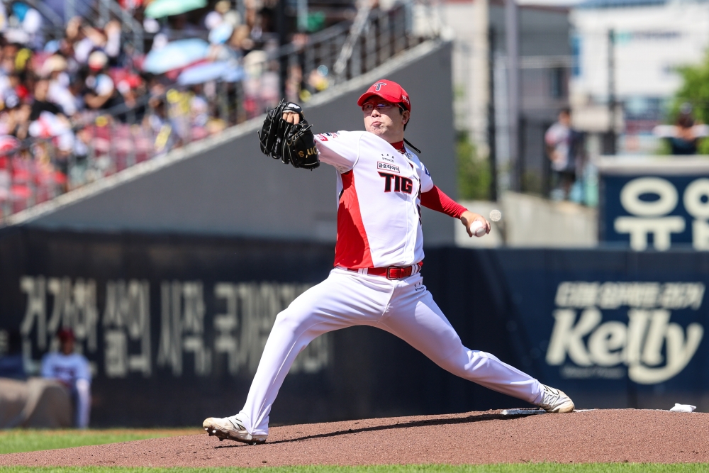 8일 오후 광주-KIA챔피언스필드에서 열린 '2024 신한 SOL Bank KBO리그' 키움 히어로즈와 KIA 타이거즈의 경기, 선발투수 양현종이 7이닝 2피안타 1사사구 10탈삼진 1실점을 기록했다. KIA 타이거즈 제공