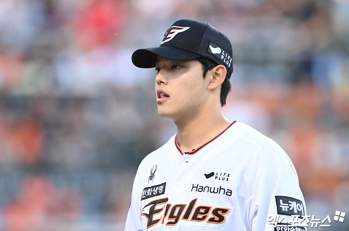 한화는 8일 잠실구장에서 열린 '2024 신한 SOL Bank KBO 리그' LG와 팀 간 15차전 맞대결에서 3-14로 대패했다. 이날 패배로 팀은 리그 7위로 한 계단 내려갔다. 에이스 문동주(사진)의 부재가 아쉬웠던 경기였다. 엑스포츠뉴스 DB