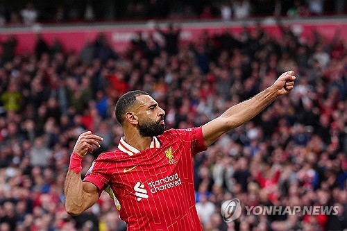 영국 매체 기브 미 스포츠에 따르면 리버풀은 모하메드 살라를 비롯해 계약 만료까지 얼마 남지 않은 선수들과 재계약 논의를 진행할 예정이다. 2025년 6월에 계약이 만료되는 리버풀 에이스 살라는 최근 2024-25시즌이 리버풀에서 보내는 마지막 시즌이라고 말해 화제를 모았다. 연합뉴스