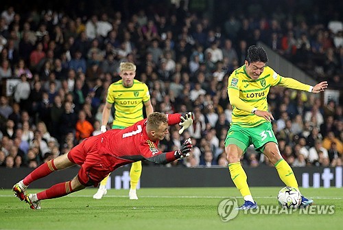 알란야스포르는 지난 9일(한국시간) 공식 홈페이지를 통해 황의조의 입단식을 공개했다. 황의조는 등번호 16번을 받고 1년 계약을 맺었다. 하지만 이전 소속팀 노팅엄 포레스트는 아직 황의조의 이적을 확인하지 않고 있다. 연합뉴스