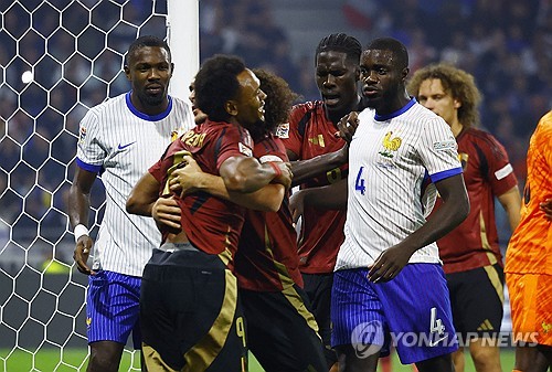 프랑스가 10일(한국시간) 프랑스 데신느에 있는 그루파마 스타디움에서 열린 벨기에와의 2024-2025시즌 유럽축구연맹(UEFA) 네이션스리그 리그 A 2조 2차전에서 2-0으로 승리했다.   음바페가 선발에서 빠진 가운데 프랑스는 벨기에를 상대로 2골을 터뜨리며 이탈리아와의 1경기 패배 후 첫 승을 신고했다. 이스라엘에 승리해 2연승을 거둔 선두 이탈리아(2승 승점 6)에 이어 프랑스가 2위(1승 1패 승점 3)로 올라섰다. 벨기에와 전적이 같지만, 승자승에서 앞섰다.  연합뉴스