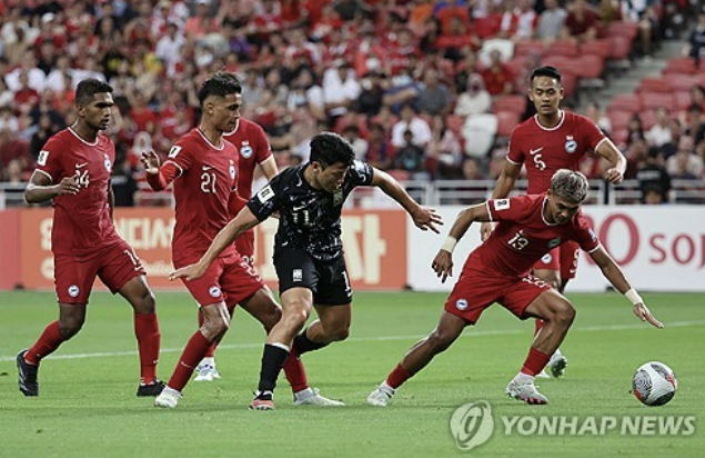 홍명보 감독이 이끄는 대한민국 축구대표팀은 10일 오후 11시부터 오만 무스카트 술탄 카부스 경기장에서 끝난 2026 북중미 월드컵(캐나다·멕시코·미국 공동개최) 아시아 3차예선 B조 2차전 오만과의 원정 경기를 치르고 있다. 황희찬이 전반 11분 통렬한 오른발 슛을 터트리며 1-0 리드를 만들었다. 연합뉴스