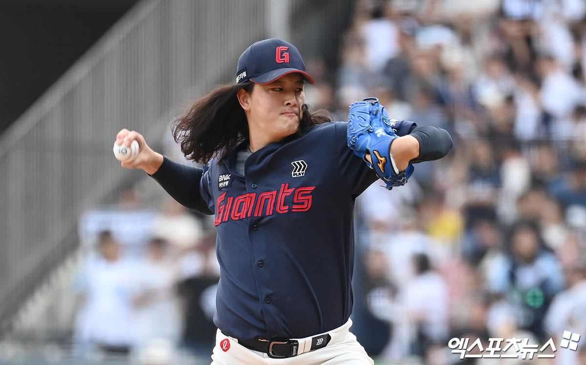 롯데 투수 김원중은 10일 잠실구장에서 열린 '2024 신한 SOL Bank KBO 리그' LG와 팀 간 13차전 맞대결에서 구원 등판했다. 2이닝 무실점 호투로 팀 승리를 지켰다. 엑스포츠뉴스 DB