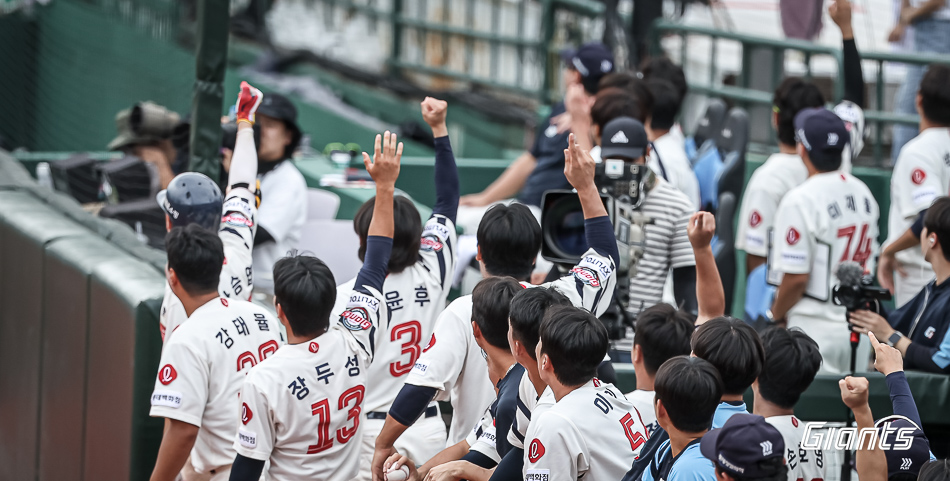 15일 부산 사직구장에서 열린 2024 신한 SOL Bank KBO리그 한화 이글스와 롯데 자이언츠의 경기, 롯데가 16-9로 한화 마운드를 두드리고 2연승을 달성했다. 롯데 자이언츠