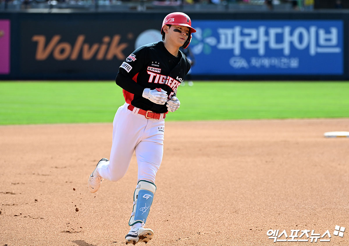 16일 오후 수원KT위즈파크에서 열린 '2024 신한 SOL Bank KBO리그' KIA 타이거즈와 KT 위즈의 경기, 3회초 KIA 김도영이 솔로 홈런을 날린 후 그라운드를 돌고 있다. 수원, 김한준 기자