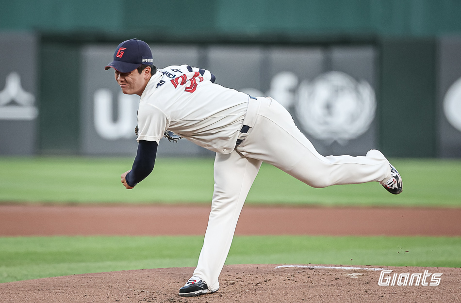 롯데 투수 정현수는 17일 사직구장에서 열릴 '2024 신한 SOL Bank KBO 리그' LG 트윈스와 팀 간 14차전 맞대결을 앞두고 1군 엔트리에 합류했다. 롯데 자이언츠