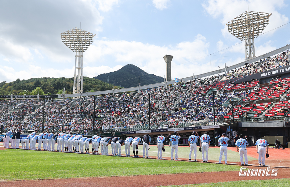 롯데는 17일 사직구장에서 열린 '2024 신한 SOL Bank KBO 리그' LG와 팀 간 14차전 맞대결에서 7-3으로 승리했다. 롯데 자이언츠