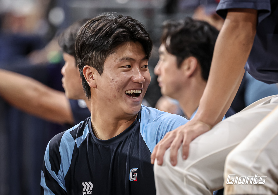 롯데 투수 정현수는 17일 사직구장에서 열린 '2024 신한 SOL Bank KBO 리그' LG와 팀 간 14차전 맞대결에서 구원 등판했다. 2⅓이닝 무실점으로 팀 승리에 힘을 보탰다. 롯데 자이언츠