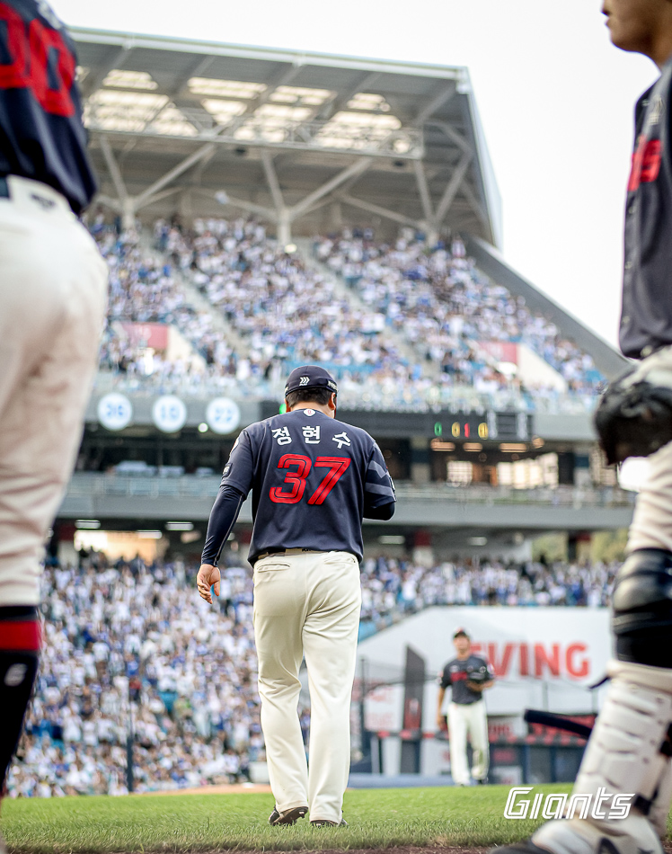 롯데 투수 정현수는 17일 사직구장에서 열린 '2024 신한 SOL Bank KBO 리그' LG와 팀 간 14차전 맞대결에서 구원 등판했다. 2⅓이닝 무실점으로 팀 승리에 힘을 보탰다. 롯데 자이언츠