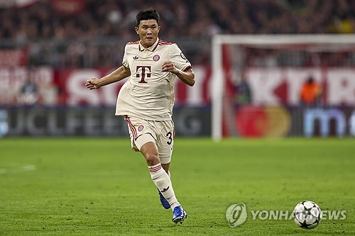 '철기둥' 김민재가 새 시즌 유럽축구연맹(UEFA) 챔피언스리그에서 선발로 나서 68분을 소화한 가운데 그의 소속팀인 독일 최고 명문 바이에른 뮌헨은 홈에서 화력을 뽐내며 크게 이겼다. 뮌헨은 18일 독일 뮌헨 알리안츠 아레나에서 열린 2024-2025 UEFA 챔피언스리그 리그 페이즈 첫 경기에서 크로아티아 디나모 자그레브를 9-2로 대파했다. 세계적인 공격수 해리 케인은 4골을 넣어 이른바 '포트트릭'을 폭발했다. 지난 여름 크리스털 팰리스에서 이적한 프랑스 공격수 마이클 올리세도 두 골을 넣었다. 연합뉴스