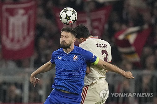 '철기둥' 김민재가 새 시즌 유럽축구연맹(UEFA) 챔피언스리그에서 선발로 나서 68분을 소화한 가운데 그의 소속팀인 독일 최고 명문 바이에른 뮌헨은 홈에서 화력을 뽐내며 크게 이겼다. 뮌헨은 18일 독일 뮌헨 알리안츠 아레나에서 열린 2024-2025 UEFA 챔피언스리그 리그 페이즈 첫 경기에서 크로아티아 디나모 자그레브를 9-2로 대파했다. 세계적인 공격수 해리 케인은 4골을 넣어 이른바 '포트트릭'을 폭발했다. 지난 여름 크리스털 팰리스에서 이적한 프랑스 공격수 마이클 올리세도 두 골을 넣었다. 연합뉴스