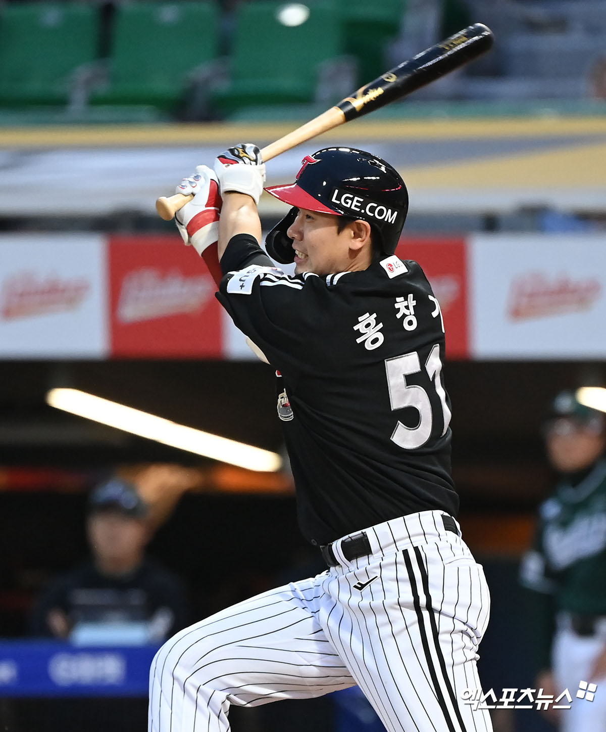 LG 외야수 홍창기는 18일 사직구장에서 열린 '2024 신한 SOL Bank KBO 리그' 롯데와 팀 간 15차전 맞대결에서 1번타자 우익수로 선발 출전했다. 9회초 결승타를 포함해 3안타로 활약하며 팀 승리에 힘을 보탰다. 엑스포츠뉴스 DB