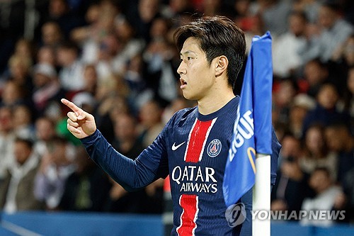 후반전 파리 생제르맹(PSG) 최고의 조커는 이강인이었다. 후반 18분경 비티냐를 대신해 교체 투입된 이강인은 좋은 활약을 펼치면서 PSG의 공격에 힘을 더했다. 경기 내내 답답한 흐름을 이어가던 PSG는 막바지에 나온 상대 골키퍼의 치명적인 실수로 홈에서 1-0 신승을 거뒀다. 사진 연합뉴스